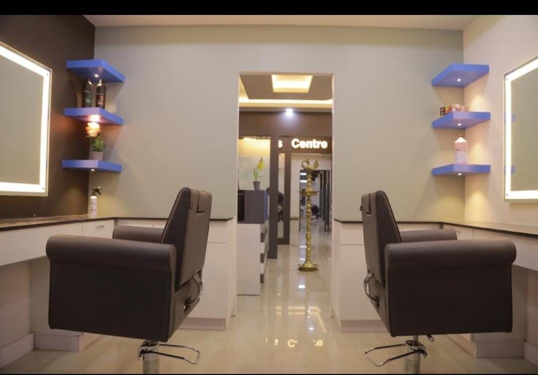 ELLA' S BEAUTY LOUNGE AND FITNESS CENTRE ADOOR